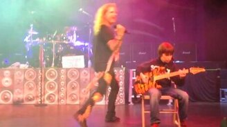 11-летний гитарист всех поразил - смотреть видео (4:44)