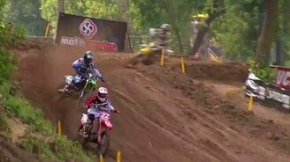 Упал, отряхнулся и поехал дальше - смотреть видео (1:26)