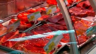 Мышь в витрине с мясом - смотреть видео (0:36)