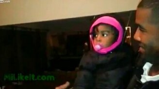 Впервые увидела близнеца своего папы - смотреть видео (1:40)