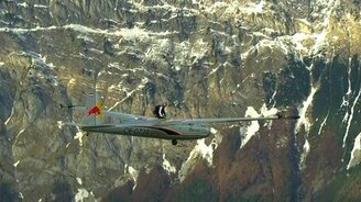 Безумные планеристы и парашютист - смотреть видео (2:49)