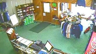 Как Рон вывалился из крыши... - смотреть видео (0:12)