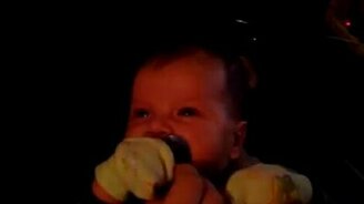 Младенец знает толк в музыке! - смотреть видео (0:45)