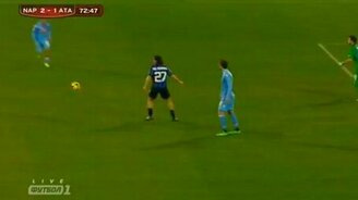 Воспользовался отвлечением внимания - смотреть видео (0:23)