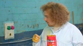 Очиститель для пальцев после поедания чипсов - смотреть видео (0:31)