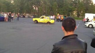 Апофеоз дрифта на Москвиче - смотреть видео (0:45)