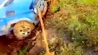 УАЗик никогда не застревает - смотреть видео (0:57)