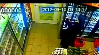 Монашка ворует в магазине - смотреть видео (1:41)