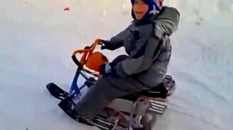 Детский снегоход-самоделка - смотреть видео (0:46)