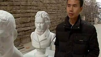 Удивительные бумажные скульптуры - смотреть видео (2:12)