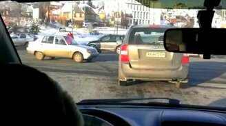 Добровольная девушка-регулировщик - смотреть видео (0:28)