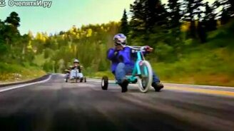 Безумный дрифт на трёхколёсных великах - смотреть видео (2:00)