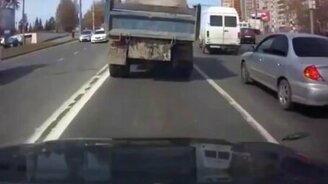 Неожиданная разгрузка песка - смотреть видео (0:22)