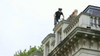 На мотоцикле по заброшенному зданию - смотреть видео (5:23)