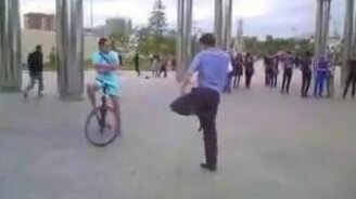 Танец молодого милиционера - смотреть видео (6:47)