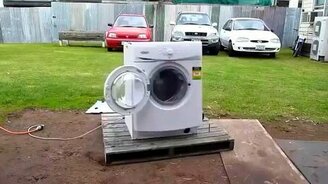 Кусок железа в стиралке - смотреть видео (3:42)