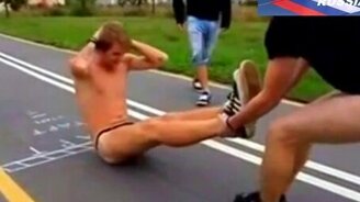 Уличная гонка на булках - смотреть видео (0:34)