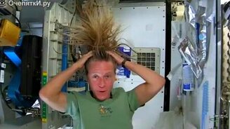 Как моют голову в невесомости - смотреть видео (2:36)