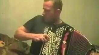 Тема из Амели на гармони - смотреть видео (1:45)