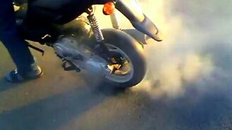 Шлифовка асфальта скутером - смотреть видео (0:44)