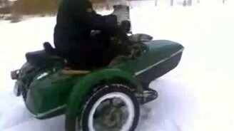 Пятаки на мотоцикле с коляской - смотреть видео (1:37)