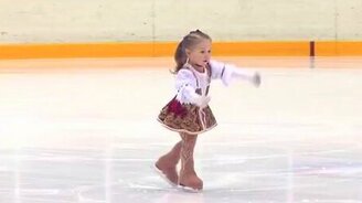 Очень юная фигуристка - смотреть видео (3:21)