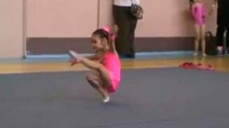 Маленькая гимнастка - смотреть видео (2:05)