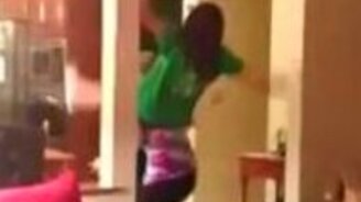 Девчонки дурачатся - смотреть видео (0:33)