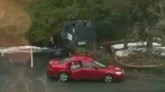 Девушки выкидывают мусор - смотреть видео (2:23)