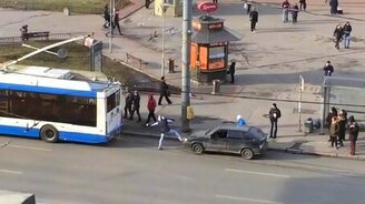 Это водитель года! - смотреть видео (1:37)