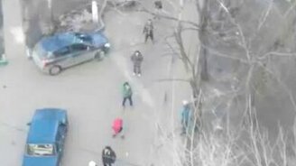 Как парни радуются весне - смотреть видео (1:11)