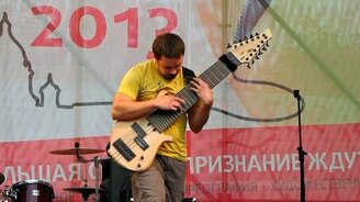 Красивая игра на 12 струнах баса - смотреть видео (5:10)