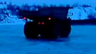 Дрифт на БелАЗе - смотреть видео (0:41)