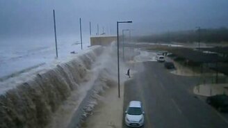 Гигантская волна - смотреть видео (0:51)