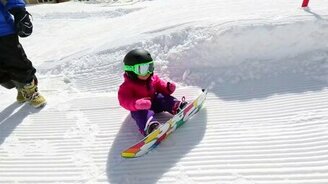 В 17 месяцев на сноуборд - смотреть видео (1:23)