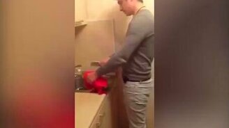 Проверка на прочность нового ножа - смотреть видео (0:20)