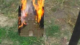 Как горит красивый дворец из спичек - смотреть видео (4:40)