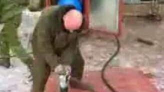 Выскакивает из рук - смотреть видео (0:27)