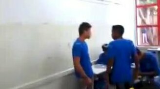 Довыпендривался паренёк - смотреть видео (1:04)