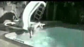 Падения в бассейне - смотреть видео (1:34)