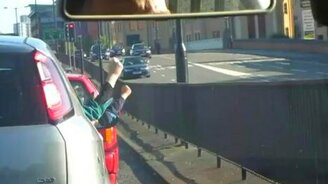 Чем занять себя в пробке - смотреть видео (0:25)