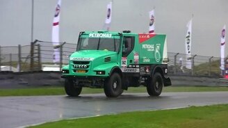 Зрелищный дрифт на грузовике - смотреть видео (2:00)