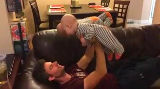 Гимнастика с близняшками - смотреть видео (0:15)