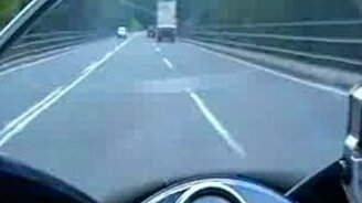 Бешеная езда на мотоцикле от первого лица - смотреть видео (2:51)