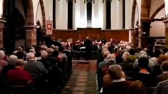 Чихнул, играя на тромбоне - смотреть видео (0:18)