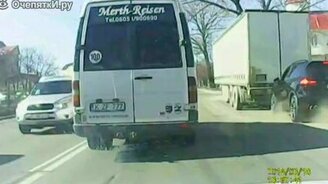 Порше против прицепа - смотреть видео (1:21)