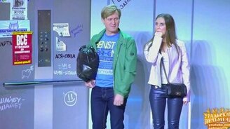 Двое застряли в лифте - смотреть видео (4:02)