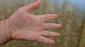 Как сделать двойную фигу - смотреть видео (0:55)