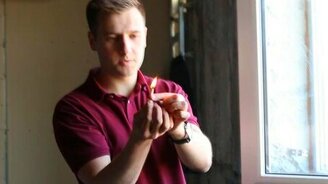 Как зажечь спички о стекло - смотреть видео (0:37)