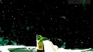 Взрыв бутылки шампанского в замедлении - смотреть видео (2:01)